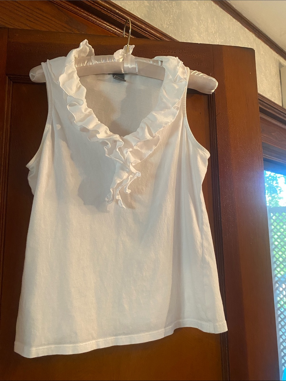 Ann Taylor MP White Ruffle V-Neck Sleeveless Cotton Top 16"W x 21"L